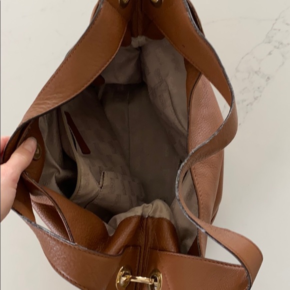 Micheal Kors leather handbag - Picture 3 of 3